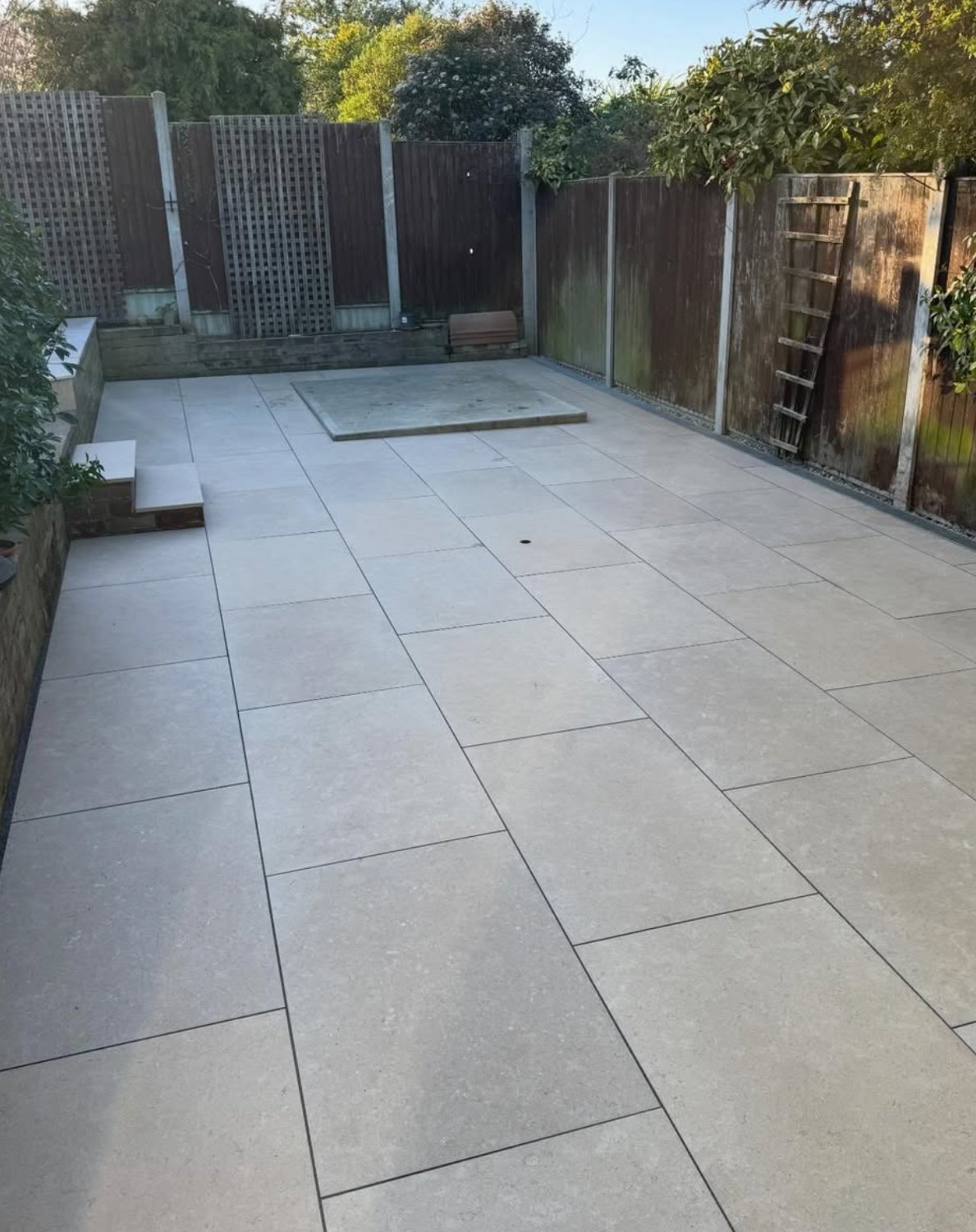 Contemporary pale porcelain patio