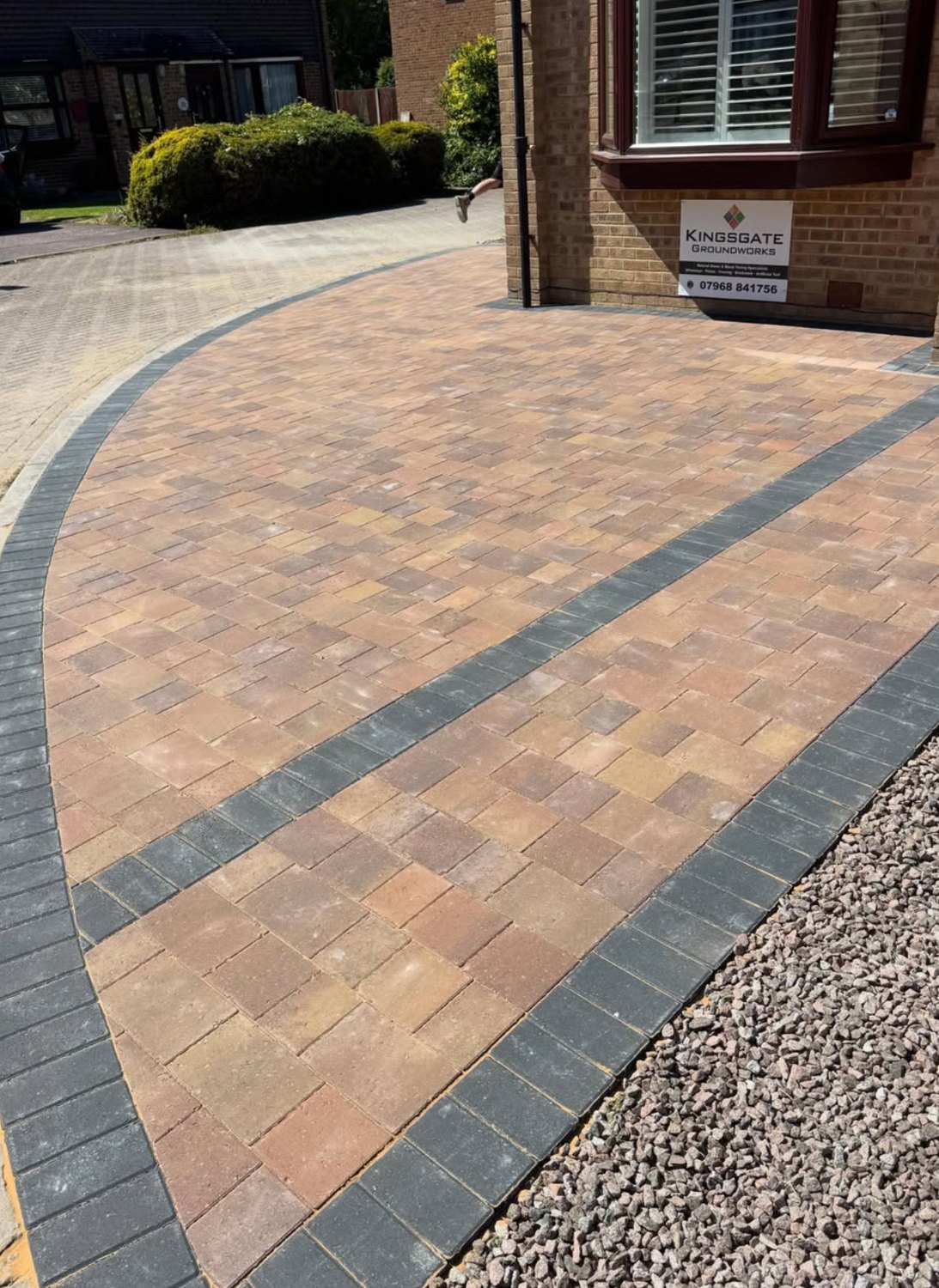 Block paved driveway with contrasting borders
